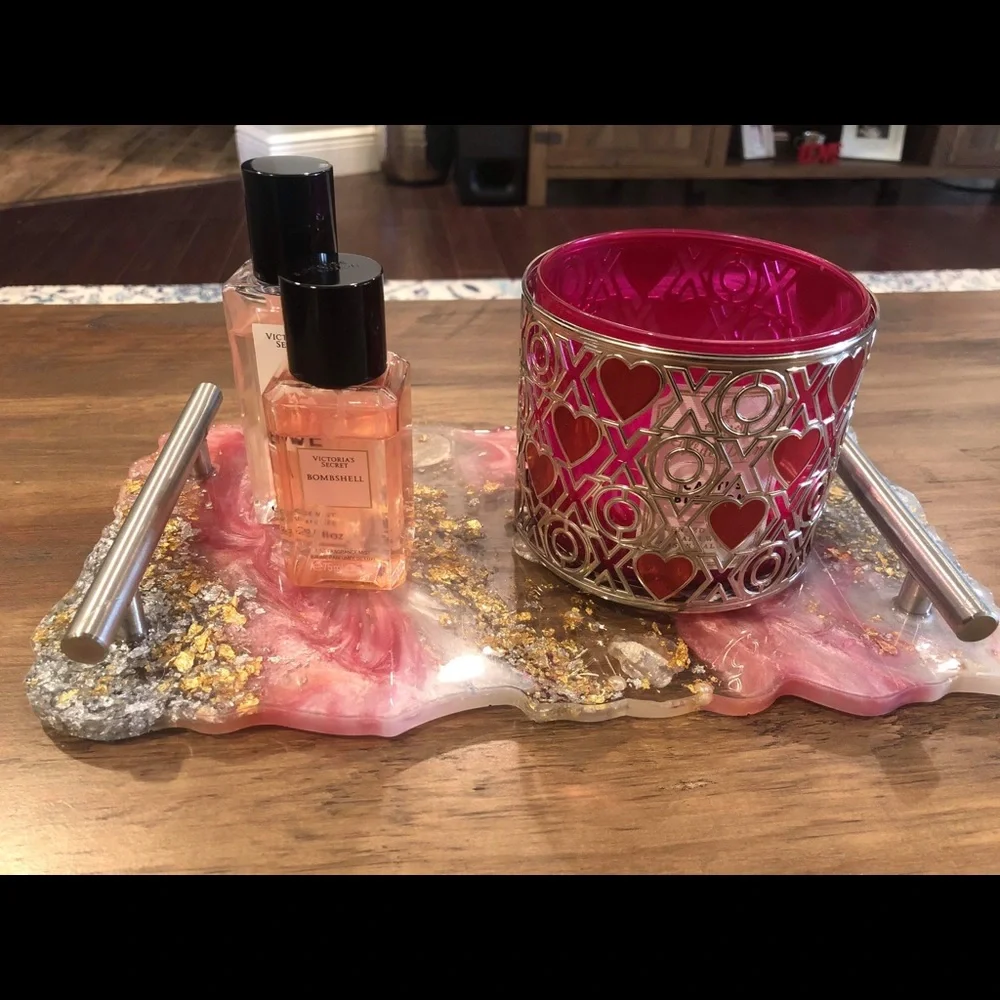 Gorgeous Decorative Hand-Poured Resin Tray - Picture 5 of 6